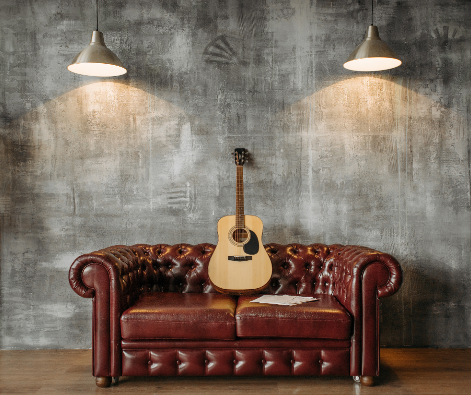 Use your old leather sofa to make accessories