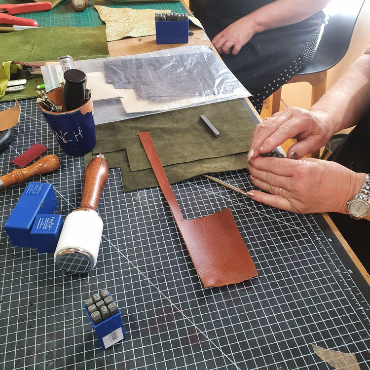 Hands of Tym Course 'Bag in a Day' Practical Leather Course Mini Bucket Bag