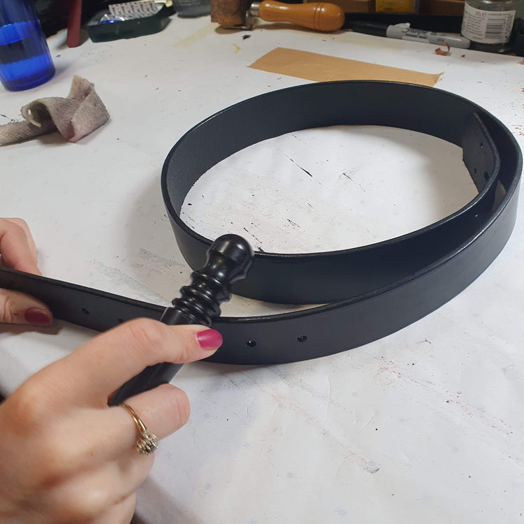 Hands of Tym Course Craft it Yourself Belt Course - A Practical Leather Course