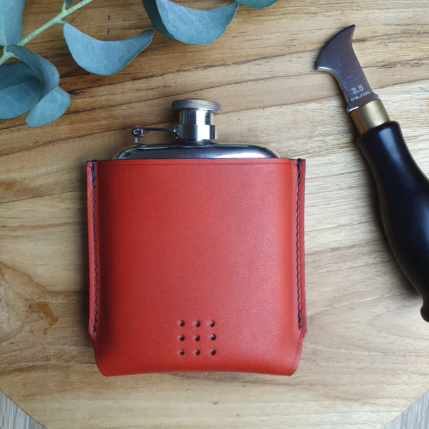 Hands of Tym Flasks 'Aspen' Rounded Pewter Hip Flask with Bespoke Handmade Leather case