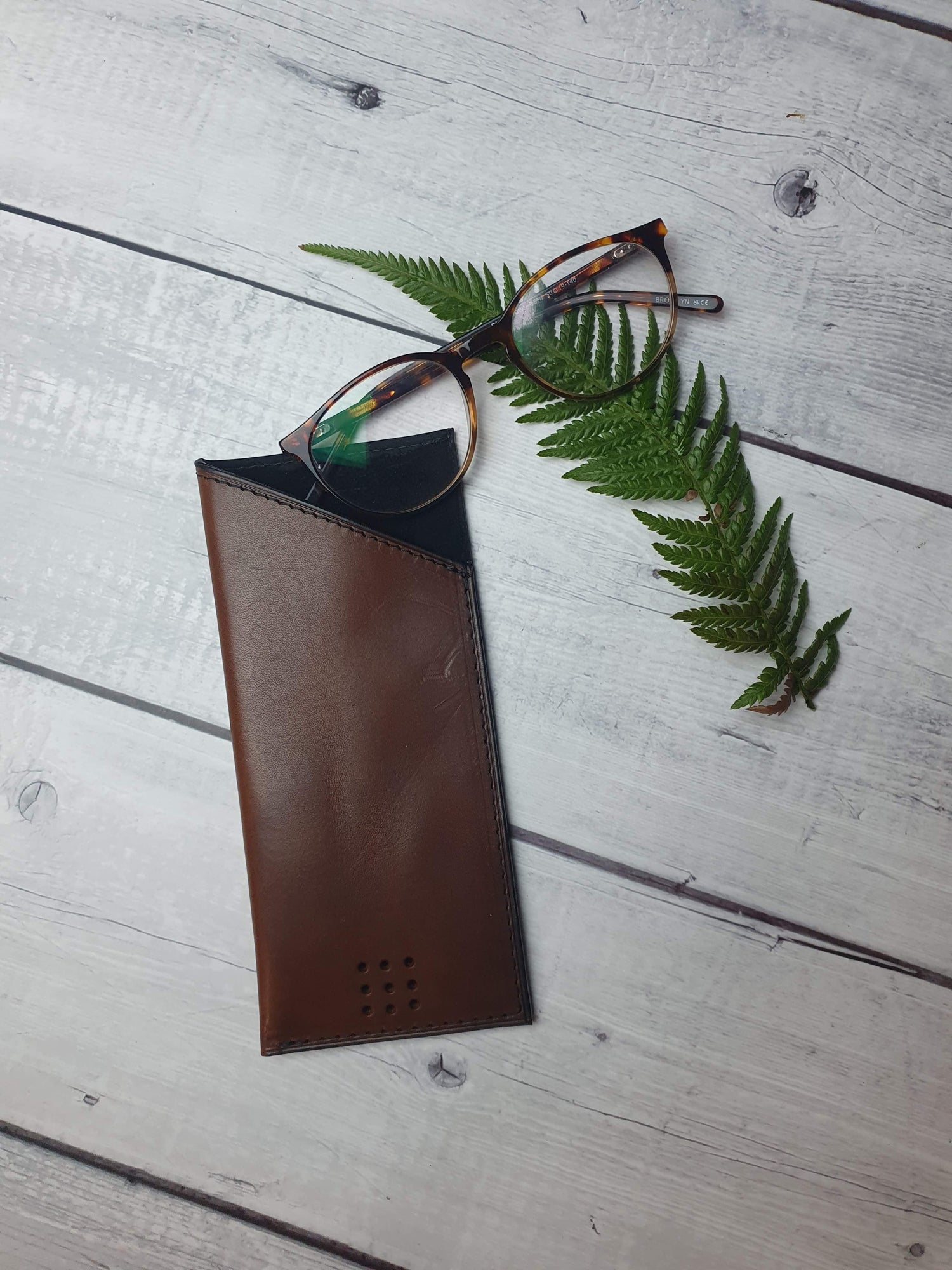 Hands of Tym SLG 'Alder' Bespoke Leather Glasses Case