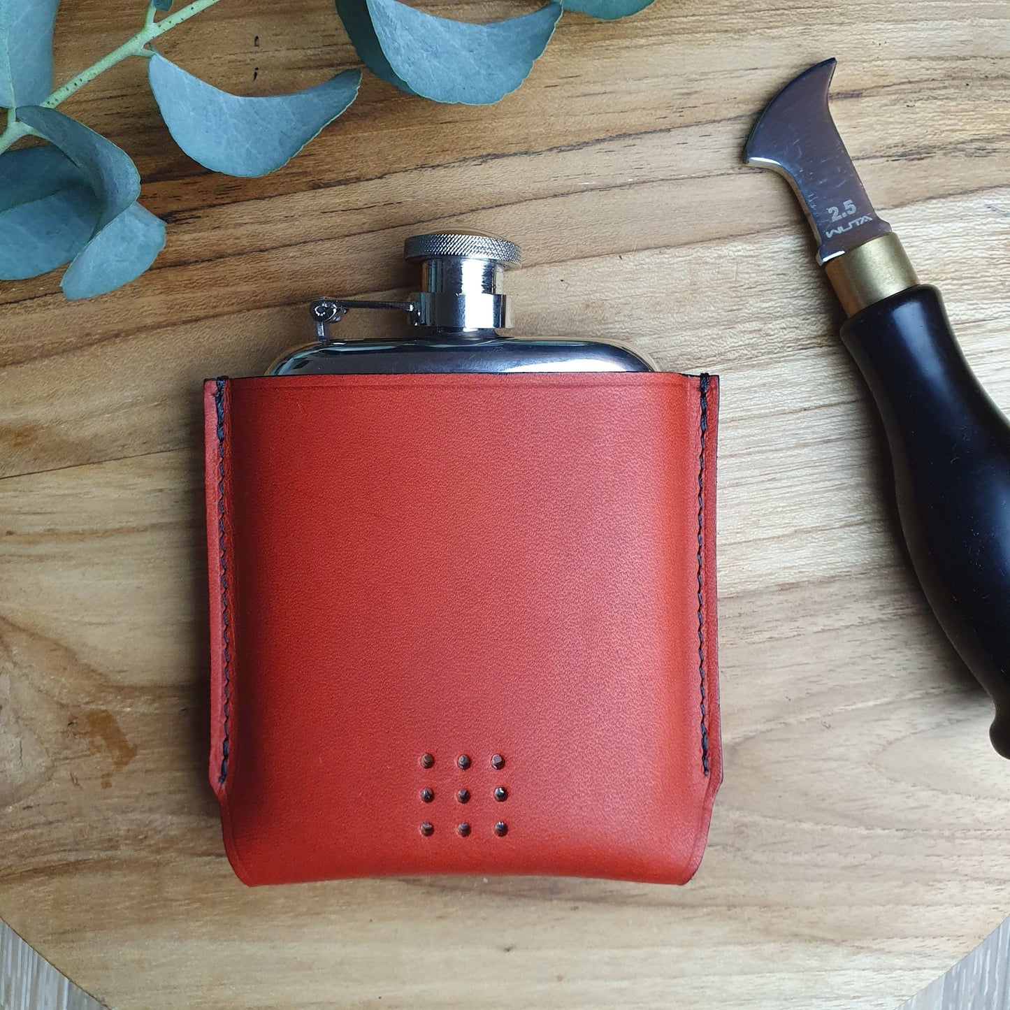 Hands of Tym Flasks 'Aspen' Rounded Pewter Hip Flask with Bespoke Handmade Leather case